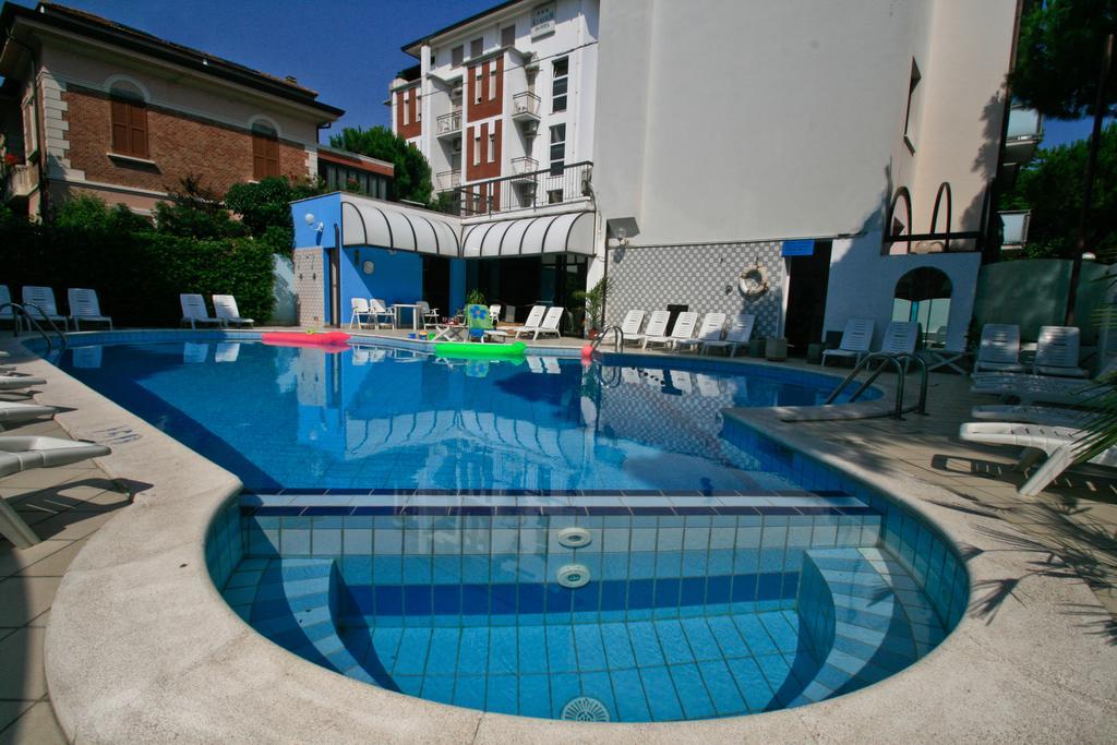Residence Brown Ріміні Екстер'єр фото